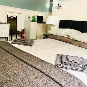 Apartment Ac Hideout, Rochford