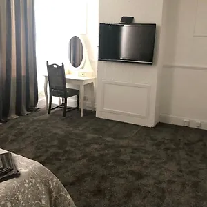 Homestay Ac Lounge 125, Rochford