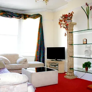 Apartment Hartland 2-bedroom With Bfast And Parking, Southend-on-Sea
